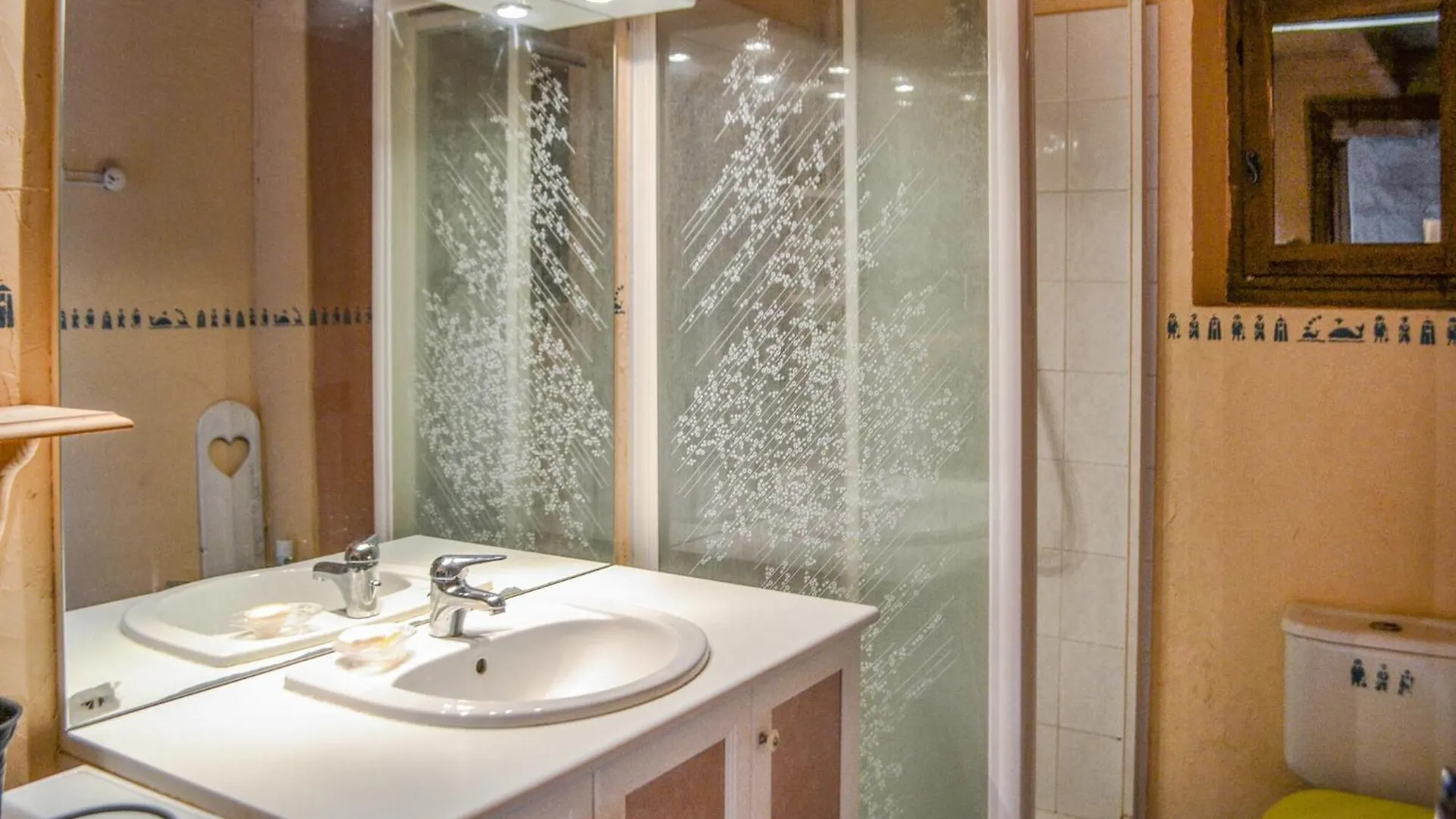 בית נופש Awesome Home In Sauzet With Kitchen צרפת