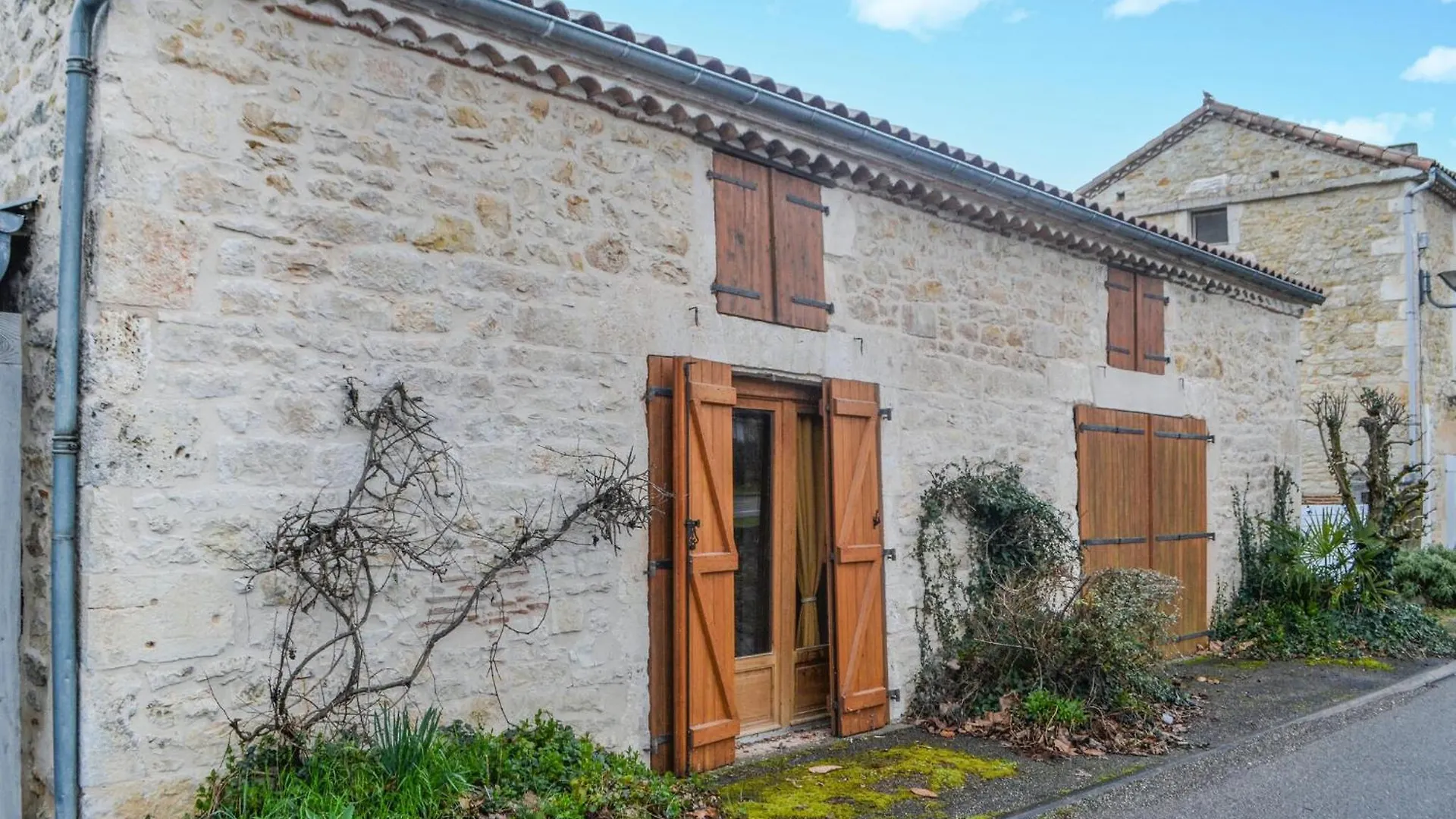 Awesome Home In Sauzet With Kitchen בית נופש Sauzet (Lot)